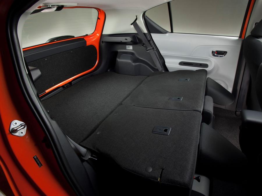  Toyota Prius C 2012 года  (фото 4 из 87)